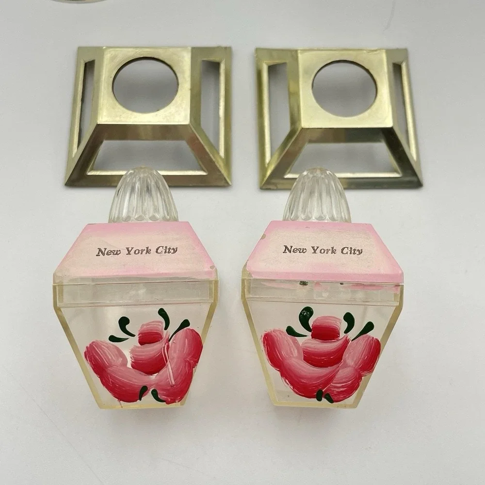 Vintage New York City Lamp Post Salt And Pepper Shakers Souvenir‎ Mid Century